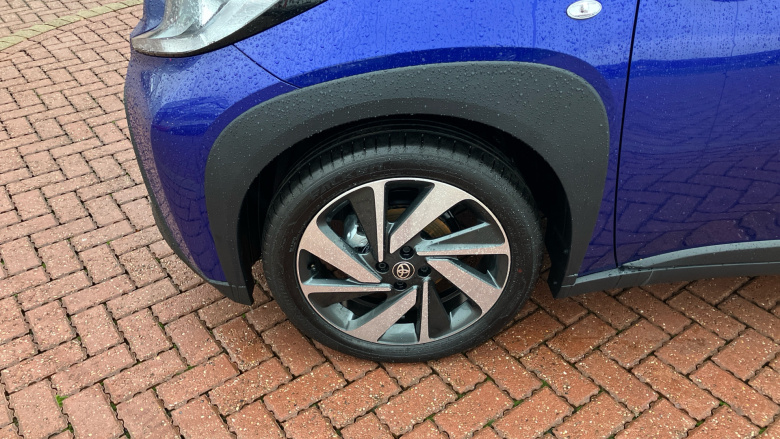 Toyota Aygo X 1.0 VVT-i Edge 5dr Petrol Hatchback